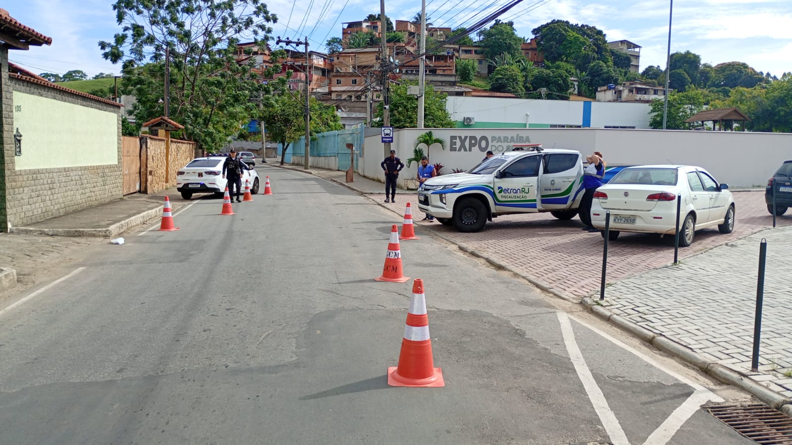 DETRAN-RJ E PM FISCALIZAM MOTOS COM ESCAPAMENTOS ADULTERADOS EM PARAÍBA DO SUL